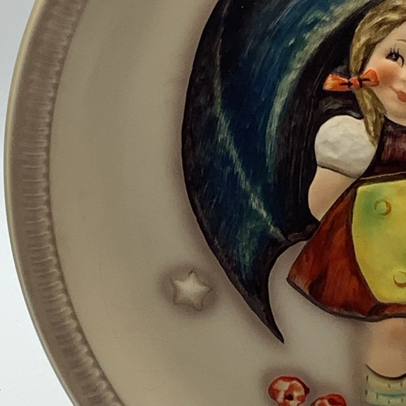 Vintage 1975 First Edition M.J. Hummel Anniversary 10”  Stormy Weather Plate - Picture 5 of 13